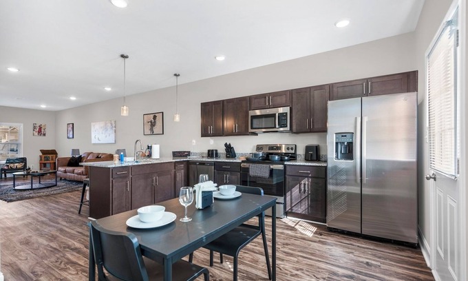 Clarksville House | "Welcome to your jazzy abode! We're thrilled to have you as our guest in this 'A Touch of Jazz' inspired Airbnb. Step into the rhythm of your stay and let the smooth melodies surround you. Sleeps 6