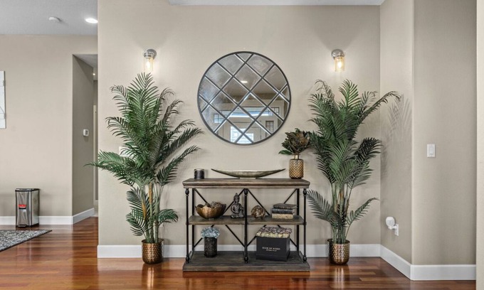 South Gateway House | Welcome to your new favorite spot! W/hot tub!