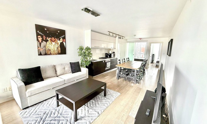 Chinatown Condo | Welcome to Your Stylish Retreat in Vibrant Chinatown!