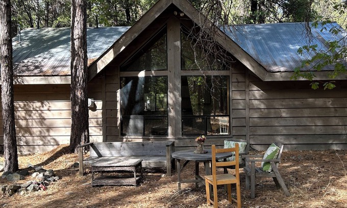 Plumas County Cabin | Welcoming 1-bedroom cabin in Taylorsville