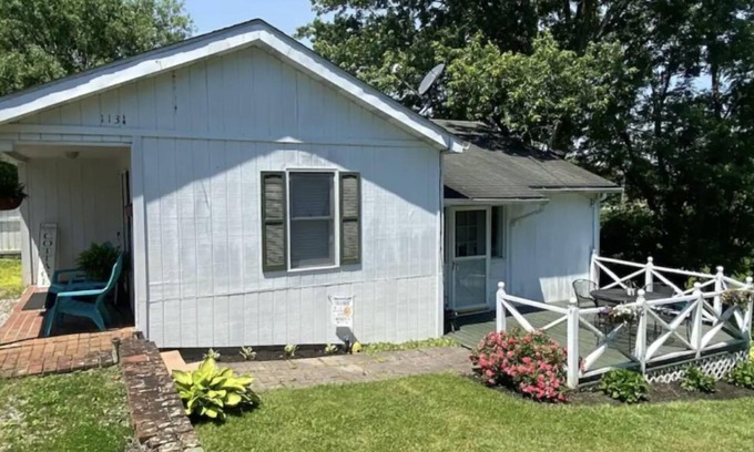 Summerlee Cottage | Welcoming 2-bedroom cottage in the heart of New River Gorge National Park