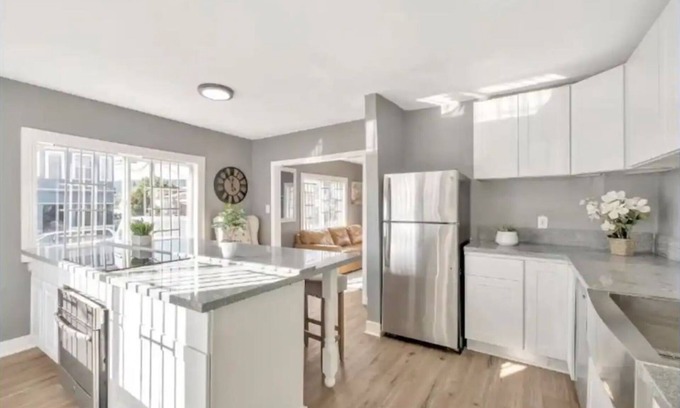 Oakland House | Welcoming 2-bedroom house with AC in Oakland