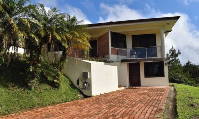 Tierras Morenas House | Welcoming 3-bedroom house with WiFi in Tilaran