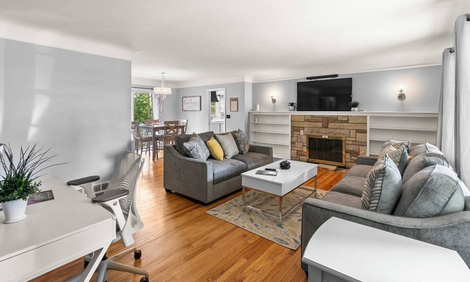 Benson House | Welcoming 3-bedroom house in the heart of Omaha