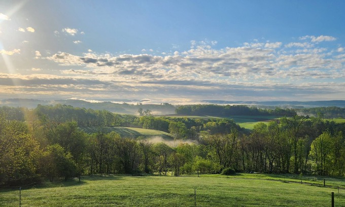 West Leisenring House | Welcoming 3-bedroom house in Vanderbilt with an amazing view!
