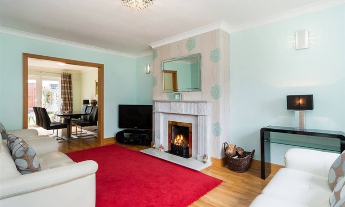 Schollarstown House | Welcoming 4-bedroom house with WiFi in Dublin
