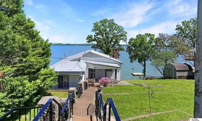 New Concord House | Welcoming and Cozy 2 bedroom KY lake cottage * Beautiful Views!