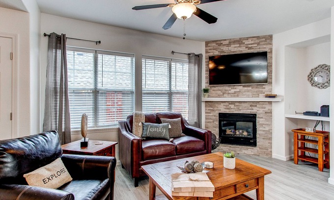 Aurora Condo | Welcoming and Wonderful Main Floor Condo