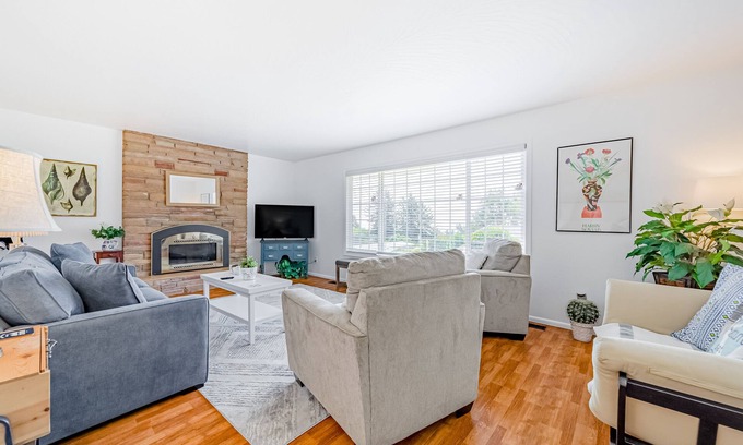 Harbor House | Welcoming beach escape near shopping & dining with fast WiFi, central AC & W/D