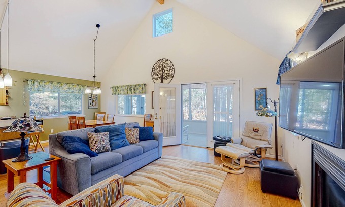 Glen Arbor House | Welcoming home in Downtown Glen Arbor with firepit, fireplace, washer/dryer