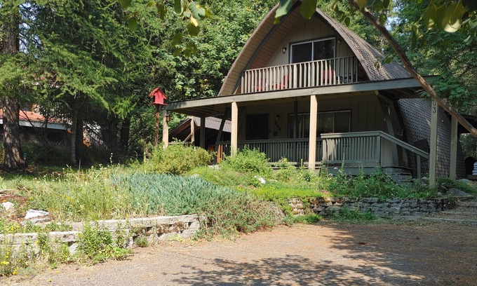 McCall Cabin | Welcoming home with large decks & wood stove - located in heart of McCall