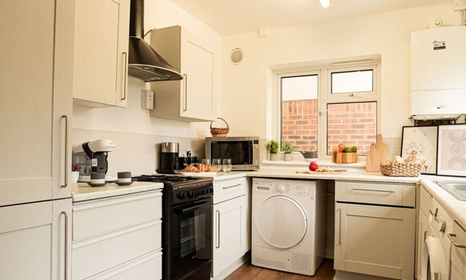 Banbury House | Welcoming House - Sleeps 7 - Free Parking