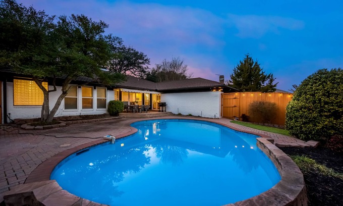 Lake Highlands House | Welcoming Neighborhood 4 Bed 3 Bath Single Story