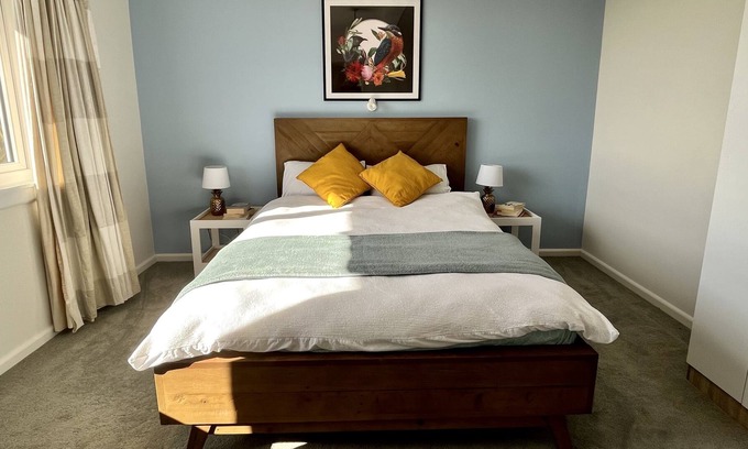 Christchurch House | Welcoming & spacious private room