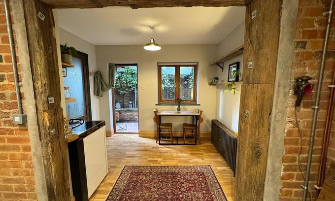 Southwick Apartment | Welcoming studio with WiFi in vibrant Brighton and Hove