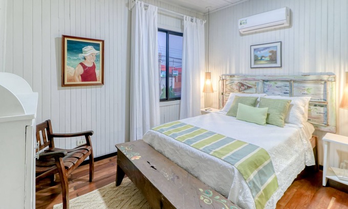 La Cruz House | Welcoming suite at Hotel Punta Descartes with fast WiFi & on-site dining