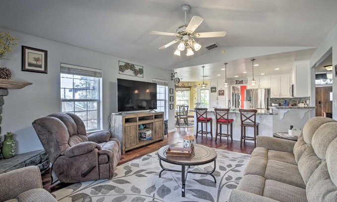 Tehachapi House | Welcoming Tehachapi Home with Deck and Grill!