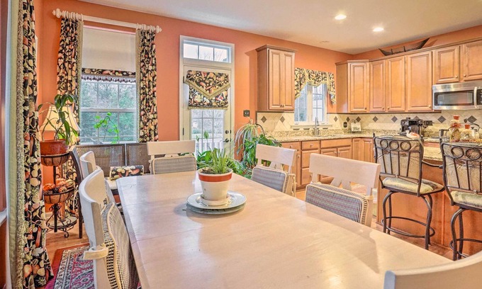 Richmond House | Welcoming Townhome ~ 14 Mi to Dtwn Richmond!