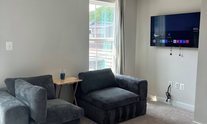 Landover House | Welcoming townhome with WiFi in Hyattsville