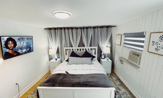 The Hammocks Apartment | welcoming you to a Bedroom kitchen and parking