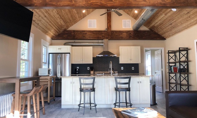 Eastport Apartment | Well-appointed 1 bedroom, 1 bath in Annapolis/Eastport