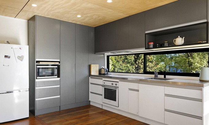 Waipahihi House | Well appointed cosy house close to town and the lake