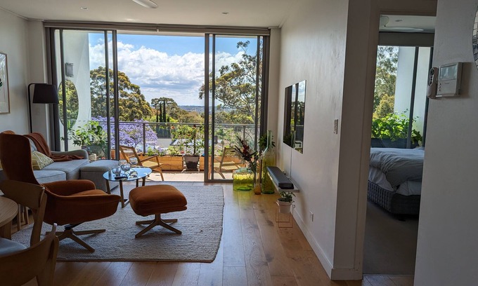 Lane Cove Apartment | Well appointed, elevated, light filled Apartment