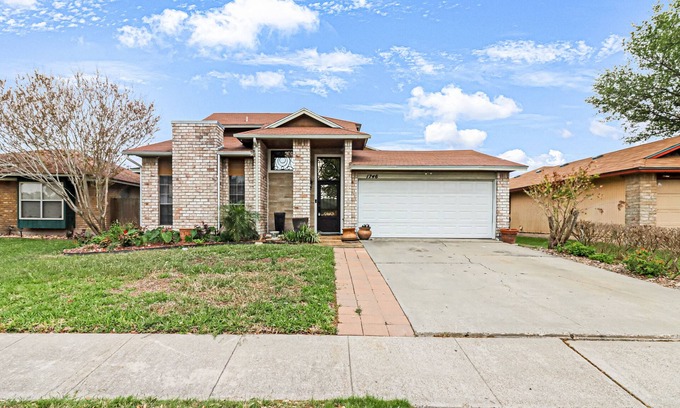 South Side House | Well-appointed home with a pool, children's items, fireplace, washer/dryer, & AC