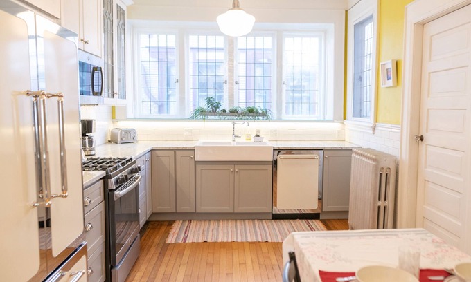 Grand Rapids Apartment | Well appointed home near Wealthy Street, Trinity Health & Mary Free Bed