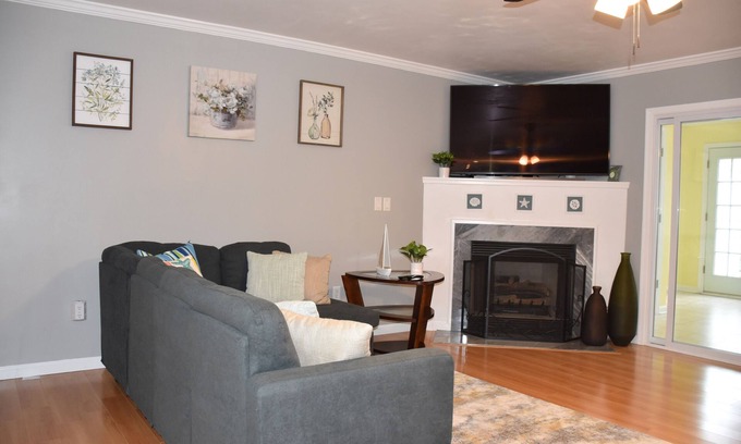 Lewes House | Well Appointed Three Bedroom Townhome East of Rte 1 and Minutes to Downtown Lewes and Delaware's Fantastic Beaches (Sleeps 10)