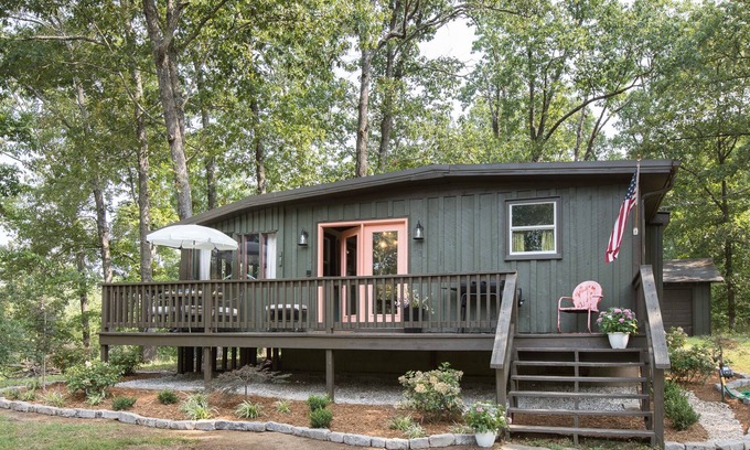 Wappapello Cabin | Well-Designed Cozy Cabin with Fire Pit near hiking