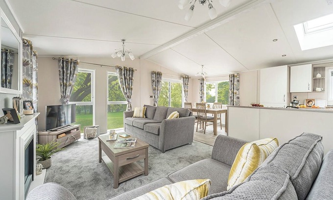 Bethesda Ski Chalet | well-equipped lodge with two king-size beds and two twin bedrooms.