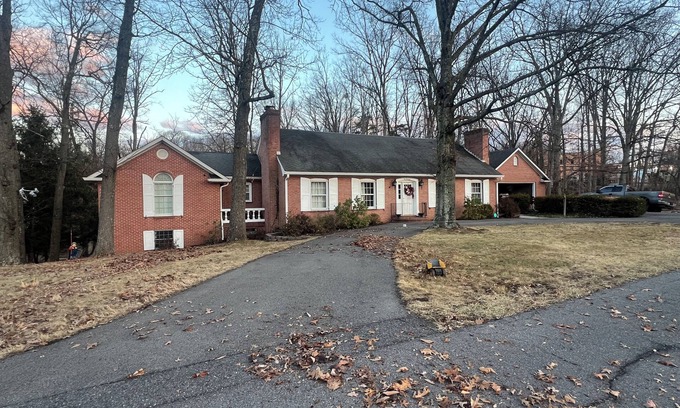 Cumberland Apartment | Well kept, clean, one bedroom guest suite in charming Cumberland MD