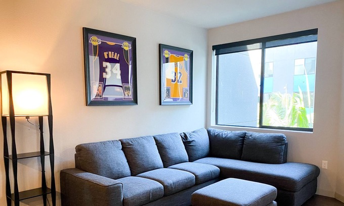 Platinum Triangle Apartment | Well Kept + Comfortable Apt Minutes Away From Disneyland, Convention Center