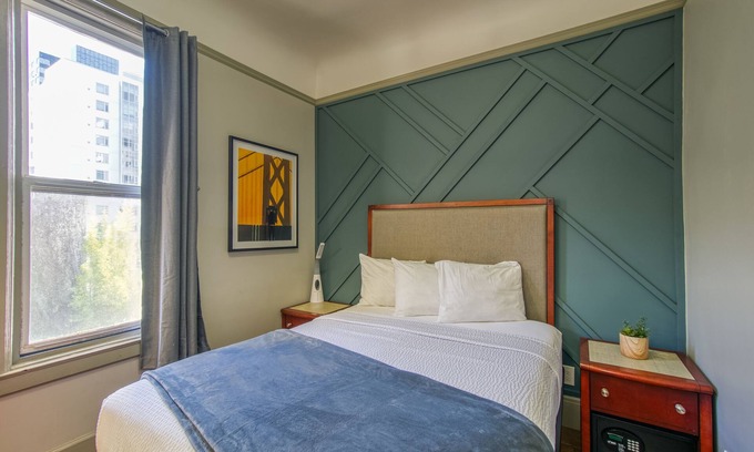 Downtown San Francisco Hotel | Well kept Room with Nice Detailed Touches