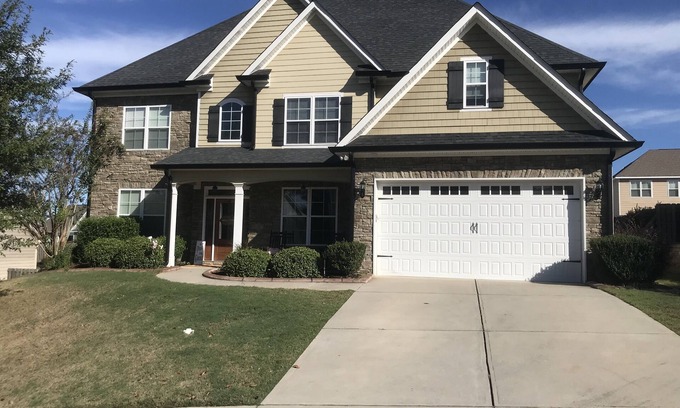 Riverwood Plantation House | Well maintained, comfortable home accessible to masters, near Champions Retreat