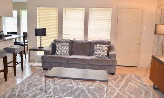 Missouri City House | Well-paid urban modern home