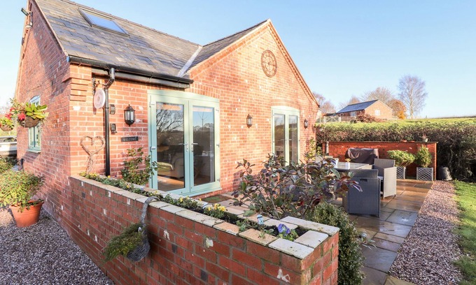 Cheshire West and Chester Cottage | WELL VIEW COTTAGE, luxury holiday cottage, with a garden in Tarporley