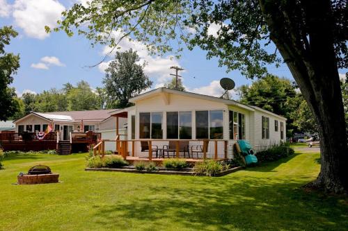 Bradford House | Weller Island Bliss