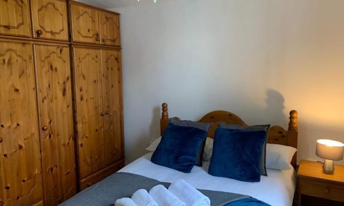 Roath House | Wellfield Blooms Cardiff Romantic Room