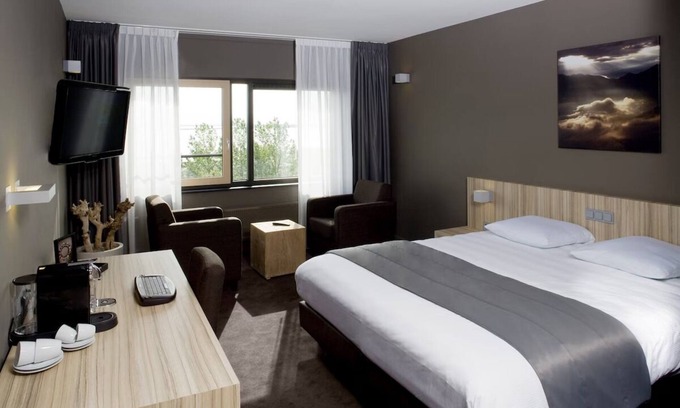 Bergen op Zoom Hotel | Wellness Escape Near Attractions with Parking and Pool