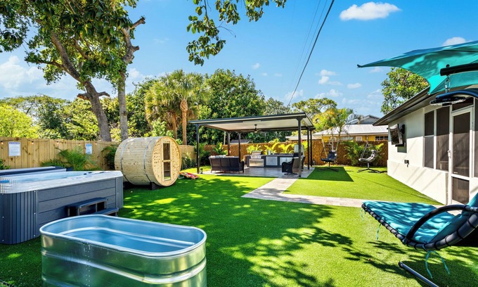 West Palm Beach House | Wellness Retreat – Luxury Wellness Stay w/Sauna, Cold Plunge & Hot Tub