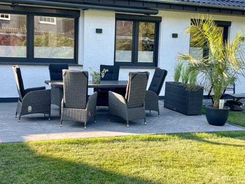 Espelkamp House | Wellnesshome Fontaneweg mit Sauna, Terrasse und Garten