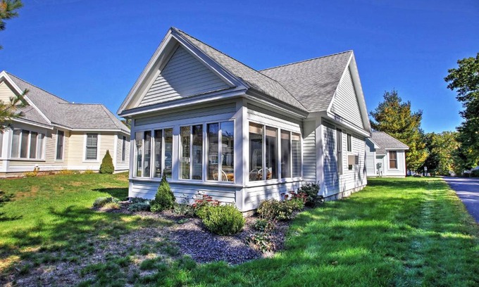 Summer Village House | Wells Cottage with Resort Amenities - 1 Mi to Beach!