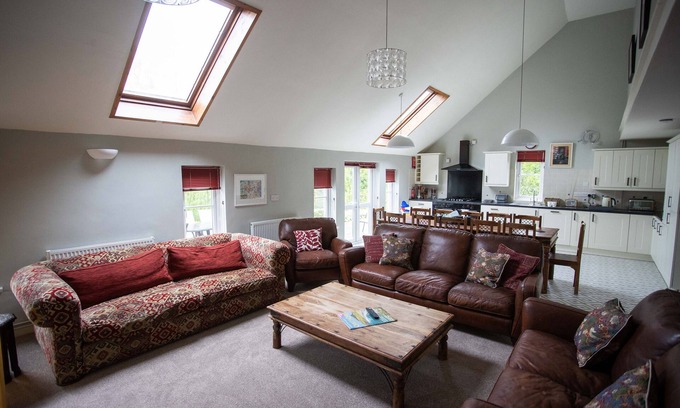 Llanfyrnach House | Wellstone Cottages - Honey Coach House