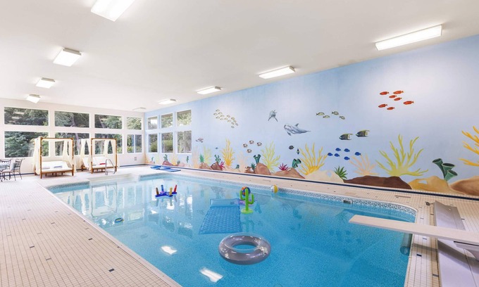 Rockford House | Wembley Place Estate/Indoor Pool/Hot Tub/Game Room