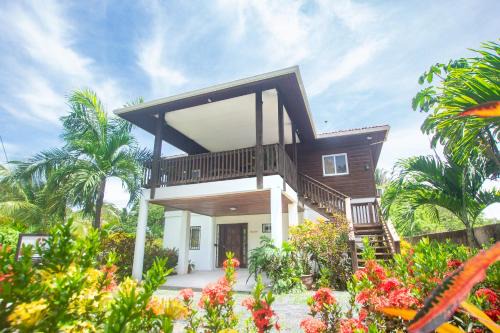 Gibson Bight Apartment | Wescot Villas Comfort