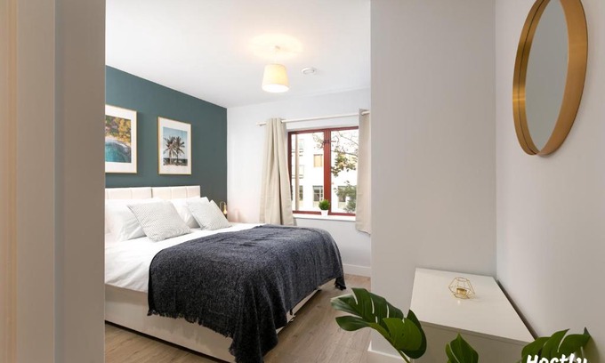 Reading Apartment | Wesley Gate Apartments - Building 4, by Hostly