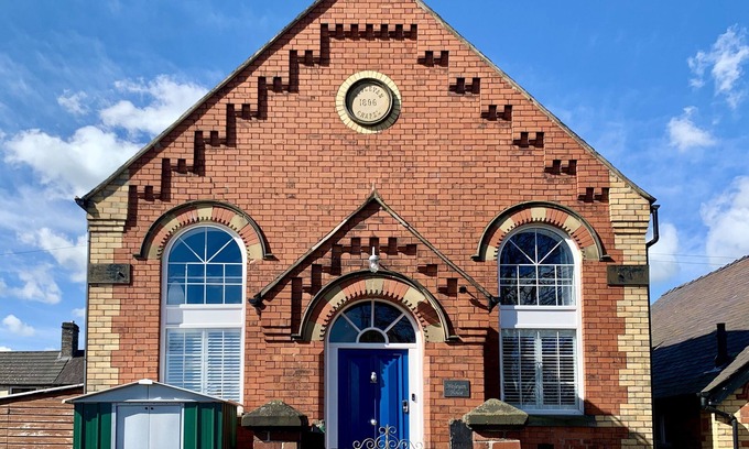 Gobowen Cottage | WESLEYAN HOUSE, pet friendly, character holiday cottage in Gobowen