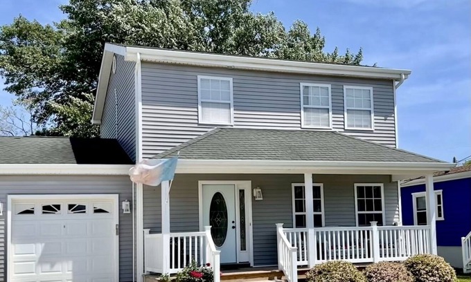 Del Haven House | Weslyn by the Bay - Comfortable Home Quiet Neighborhood Steps to the Bay